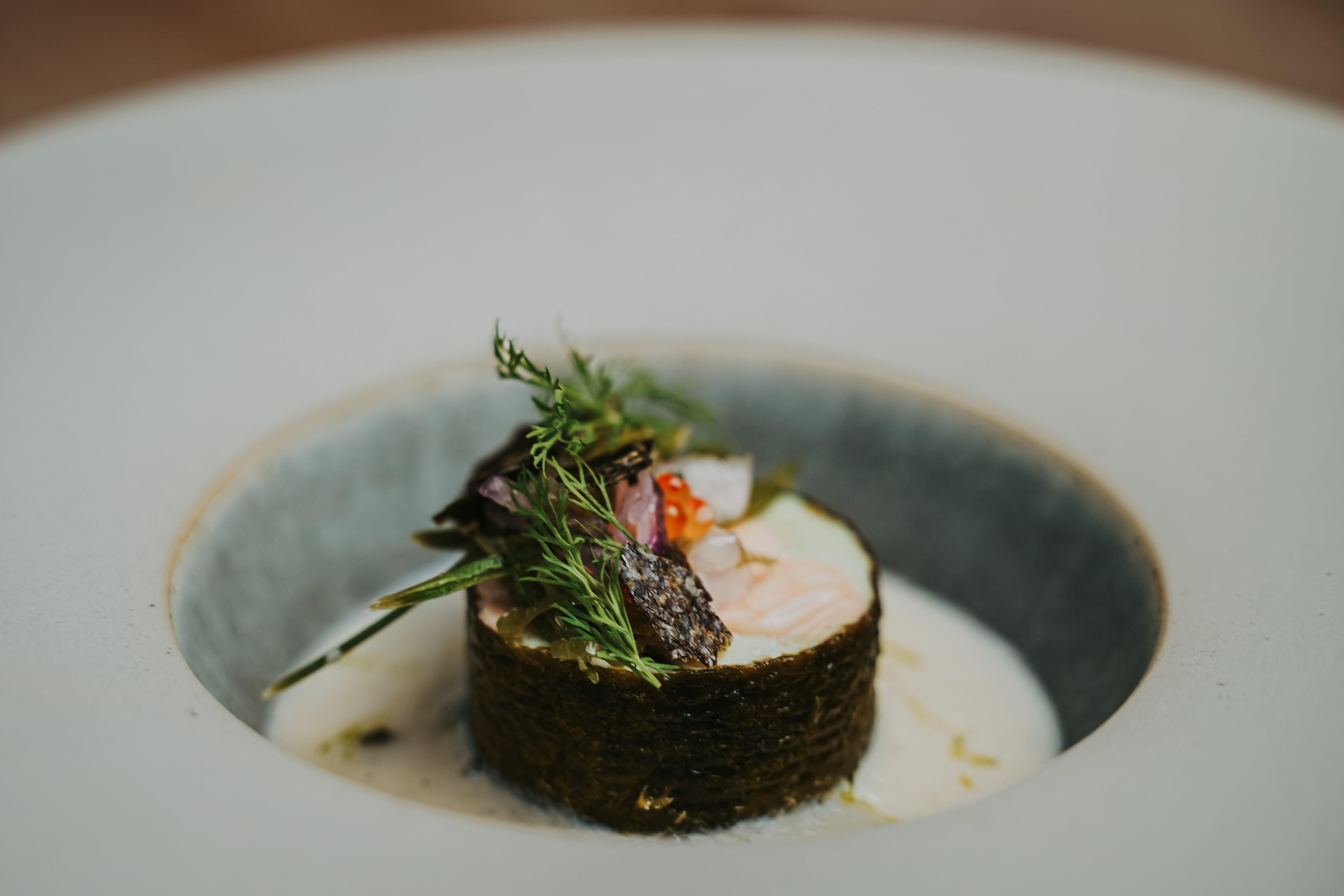 Saturn & Cloche - Plate set